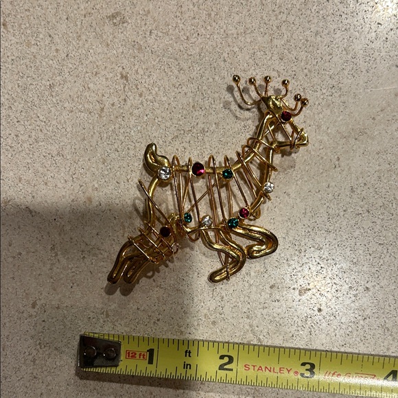 Holiday Elegant Stylized Gold Reindeer Brooch Grandma Core Cottage Core, Holiday - Picture 5 of 7